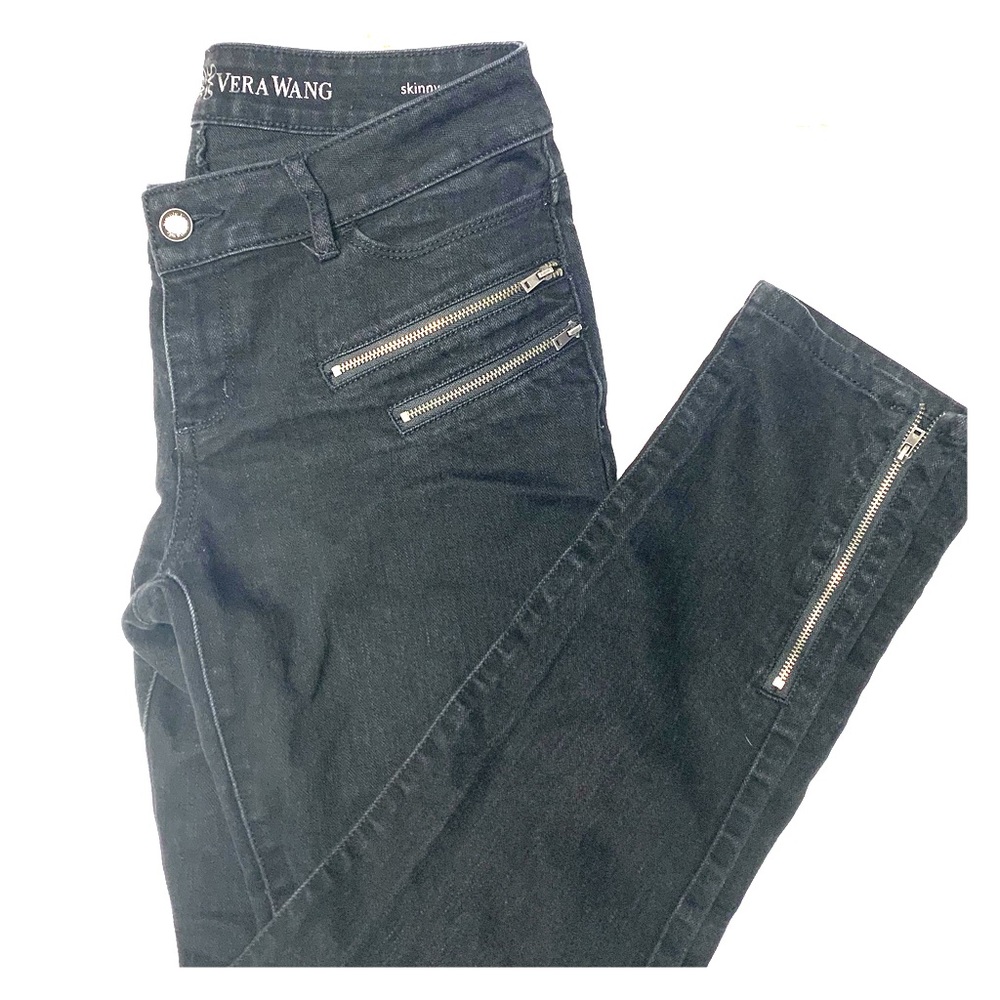 Cute skinny jeans with stylish zippers